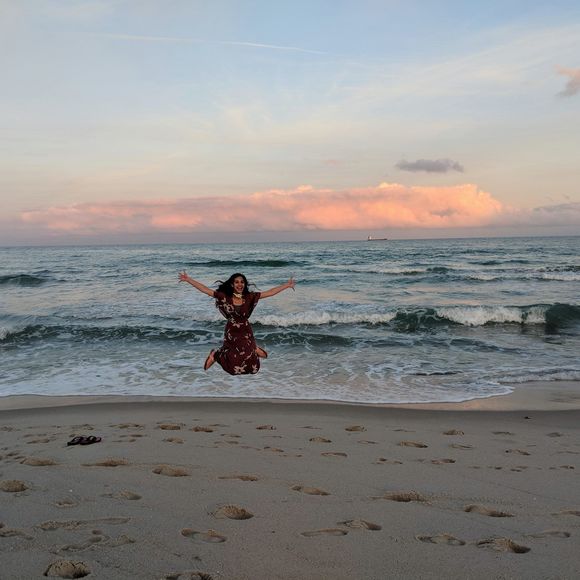 Meet your Posher, Sadia - Picture 1 of 1